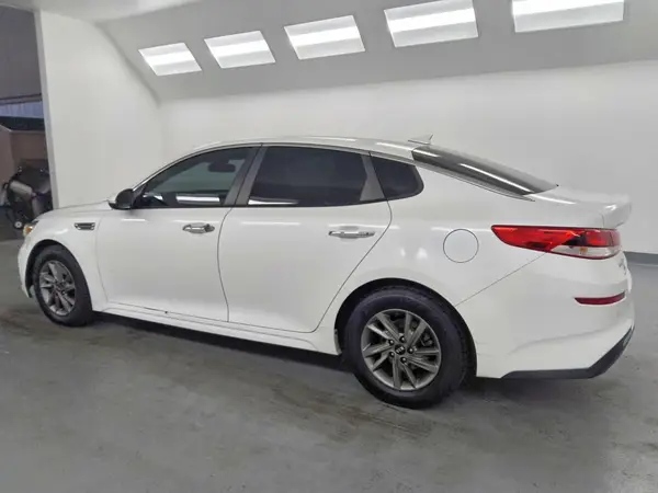 5XXGT4L30LG390541 2020 KIA OPTIMA - Image 2
