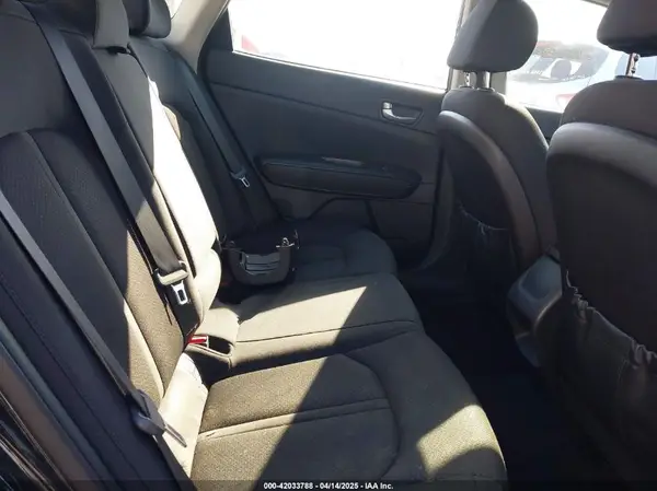 5XXGT4L31GG003274 2016 KIA OPTIMA - Image 8