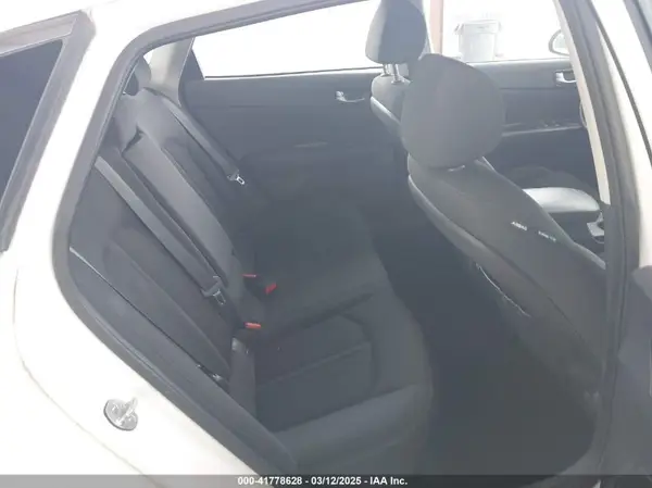 5XXGT4L31GG003758 2016 KIA OPTIMA - Image 8