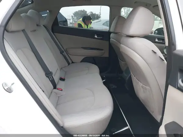 5XXGT4L31GG043239 2016 KIA OPTIMA - Image 8