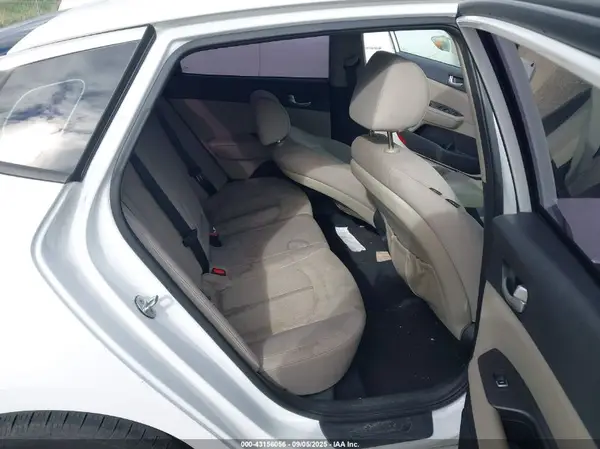5XXGT4L31GG045749 2016 KIA OPTIMA - Image 8