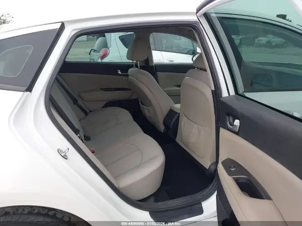 5XXGT4L31GG051079 2016 KIA OPTIMA - Image 8