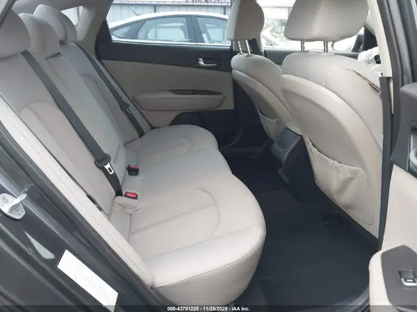 5XXGT4L31GG081652 2016 KIA OPTIMA - Image 8