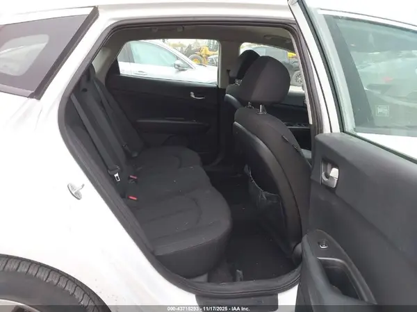 5XXGT4L31GG081960 2016 KIA OPTIMA - Image 8
