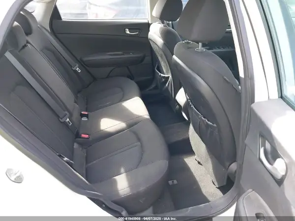 5XXGT4L31GG111104 2016 KIA OPTIMA - Image 8