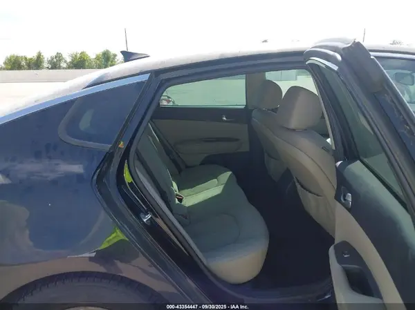 5XXGT4L31GG113404 2016 KIA OPTIMA - Image 8