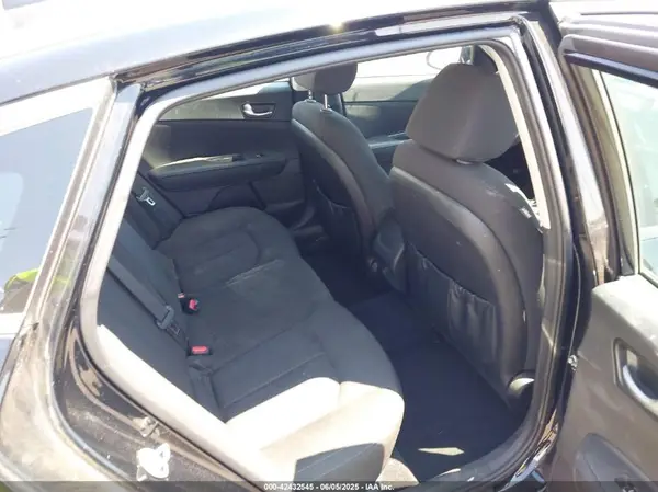 5XXGT4L31GG120885 2016 KIA OPTIMA - Image 8