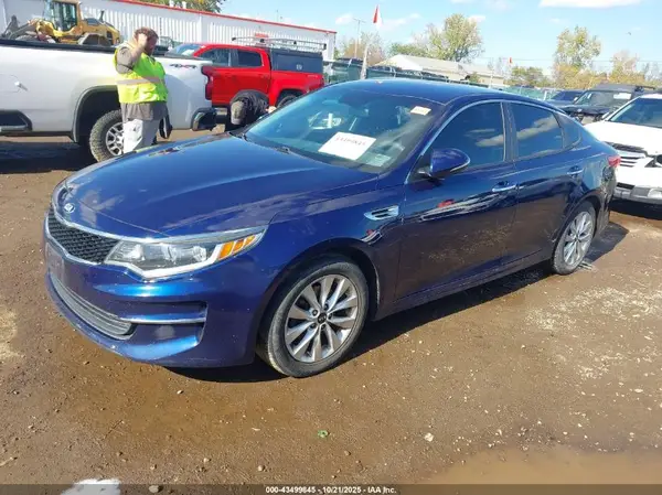 5XXGT4L31HG127563 2017 KIA OPTIMA - Image 2