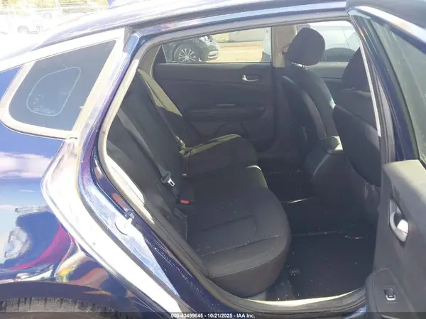 5XXGT4L31HG127563 2017 KIA OPTIMA - Image 8