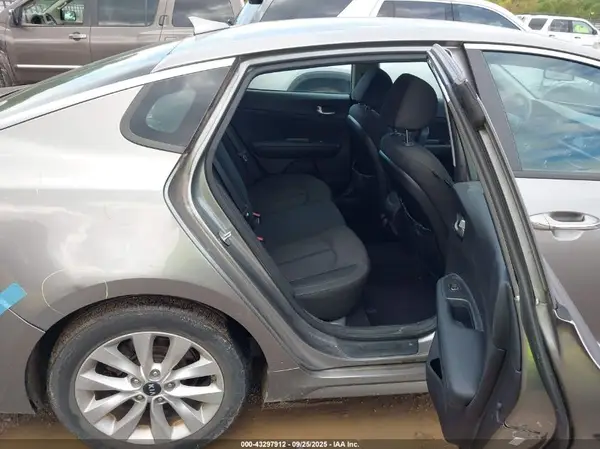 5XXGT4L31HG131290 2017 KIA OPTIMA - Image 8