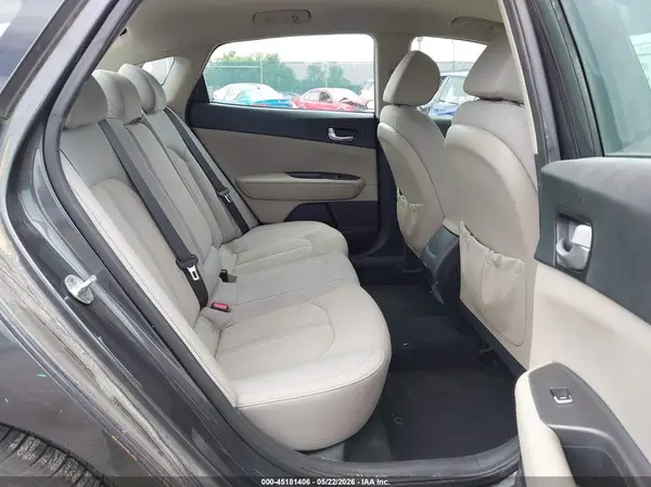 5XXGT4L31HG136358 2017 KIA OPTIMA - Image 8