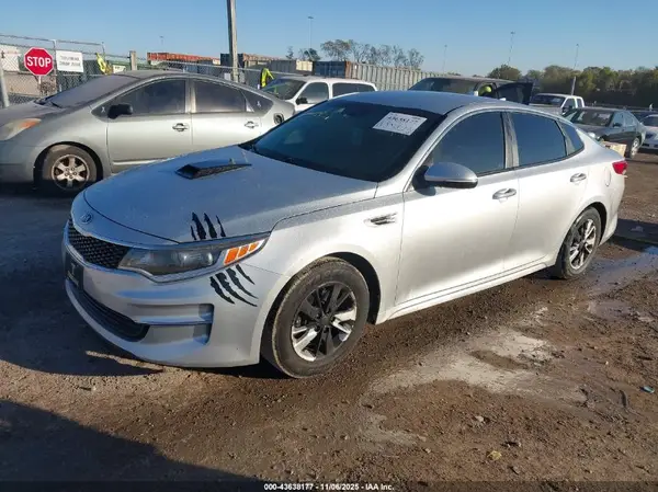 5XXGT4L31HG140975 2017 KIA OPTIMA - Image 2