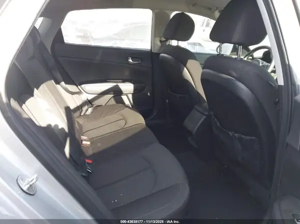 5XXGT4L31HG140975 2017 KIA OPTIMA - Image 8