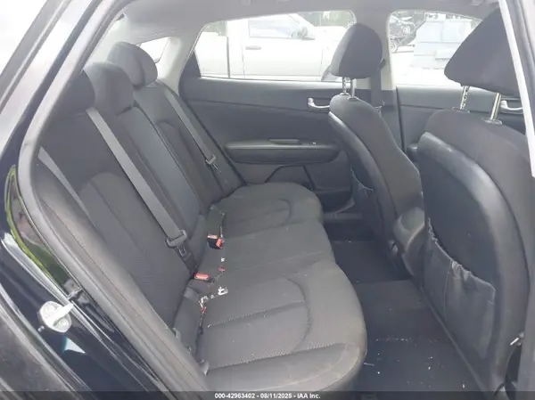 5XXGT4L31HG142922 2017 KIA OPTIMA - Image 8