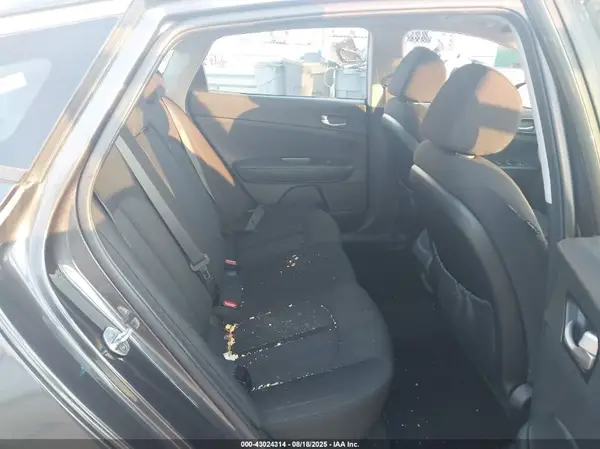 5XXGT4L31HG160935 2017 KIA OPTIMA - Image 8