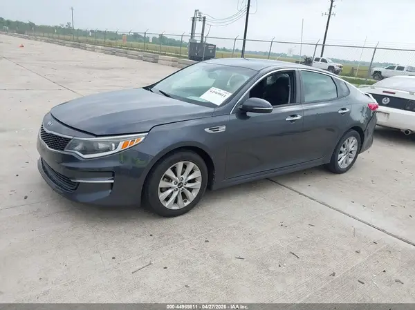 5XXGT4L31HG163933 2017 KIA OPTIMA - Image 2