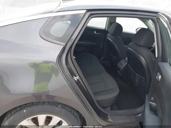 5XXGT4L31HG163933 2017 KIA OPTIMA - Image 8