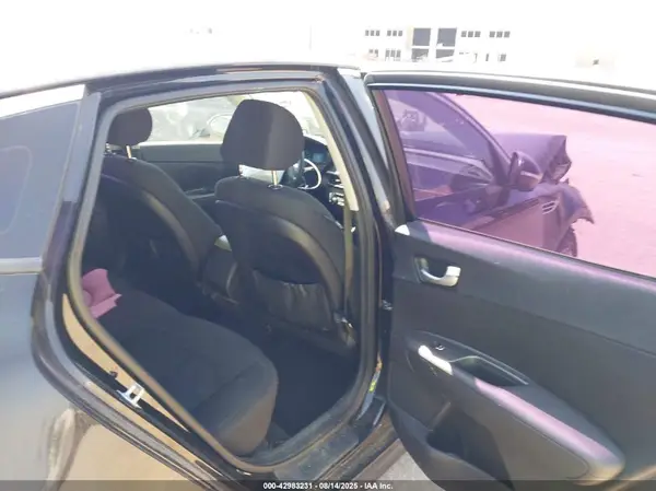 5XXGT4L31HG164208 2017 KIA OPTIMA - Image 8