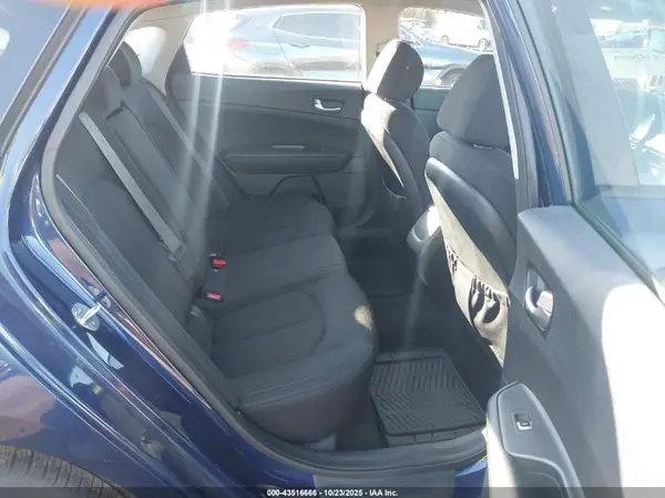 5XXGT4L31HG166010 2017 KIA OPTIMA - Image 8