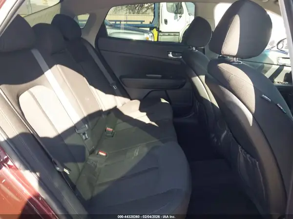 5XXGT4L31HG166539 2017 KIA OPTIMA - Image 8