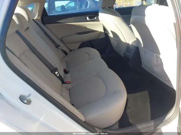 5XXGT4L31HG171465 2017 KIA OPTIMA - Image 8