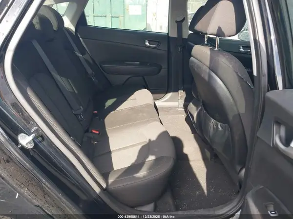 5XXGT4L31HG176942 2017 KIA OPTIMA - Image 8
