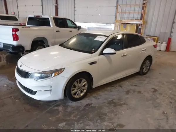 5XXGT4L31JG178597 2018 KIA OPTIMA - Image 2