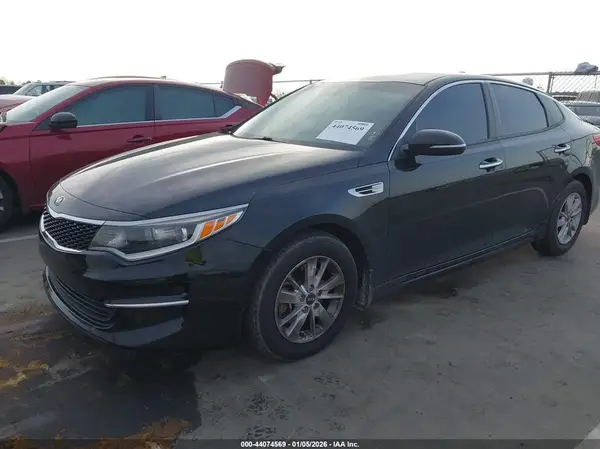 5XXGT4L31JG178678 2018 KIA OPTIMA - Image 2