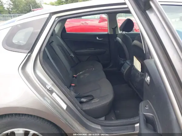 5XXGT4L31JG179233 2018 KIA OPTIMA - Image 8