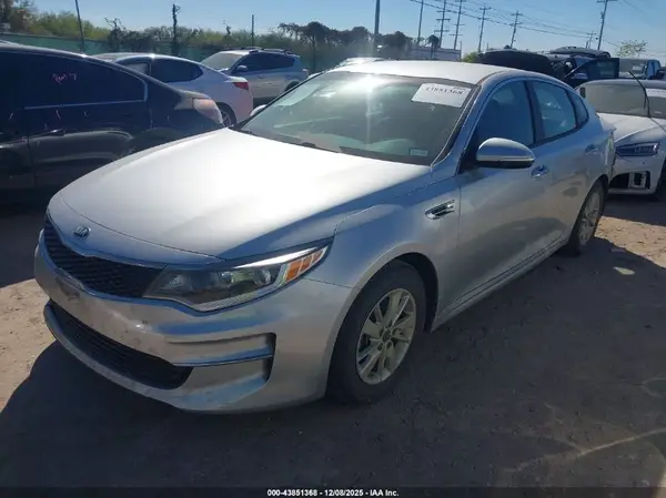 5XXGT4L31JG182472 2018 KIA OPTIMA - Image 2