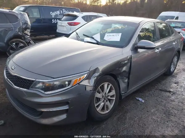 5XXGT4L31JG185100 2018 KIA OPTIMA - Image 2
