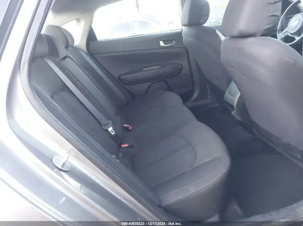 5XXGT4L31JG185100 2018 KIA OPTIMA - Image 8