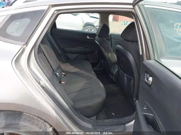 5XXGT4L31JG186022 2018 KIA OPTIMA - Image 8
