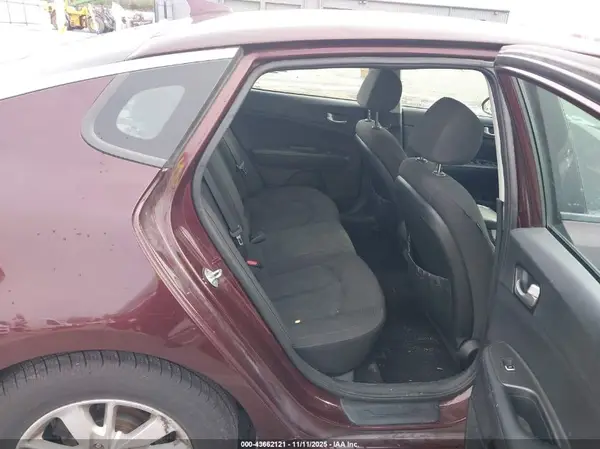 5XXGT4L31JG186280 2018 KIA OPTIMA - Image 8