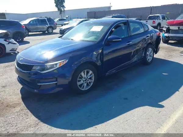5XXGT4L31JG194704 2018 KIA OPTIMA - Image 2