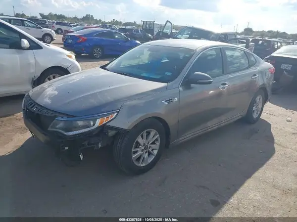 5XXGT4L31JG197408 2018 KIA OPTIMA - Image 2