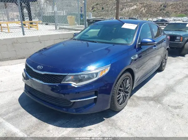 5XXGT4L31JG208200 2018 KIA OPTIMA - Image 2