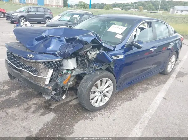 5XXGT4L31JG208245 2018 KIA OPTIMA - Image 2