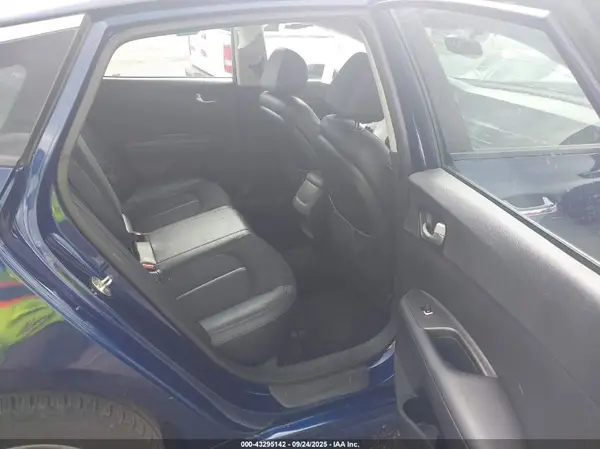 5XXGT4L31JG208245 2018 KIA OPTIMA - Image 8