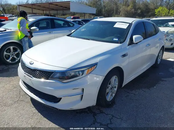 5XXGT4L31JG208679 2018 KIA OPTIMA - Image 2