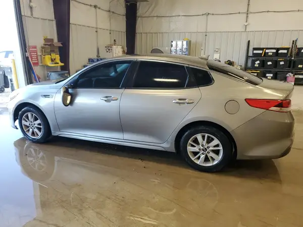 5XXGT4L31JG215437 2018 KIA OPTIMA - Image 2