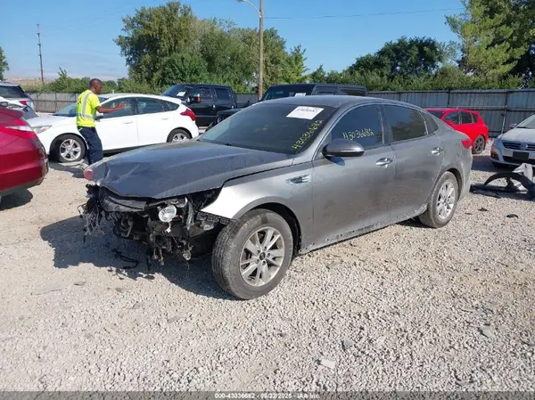 5XXGT4L31JG216426 2018 KIA OPTIMA - Image 2