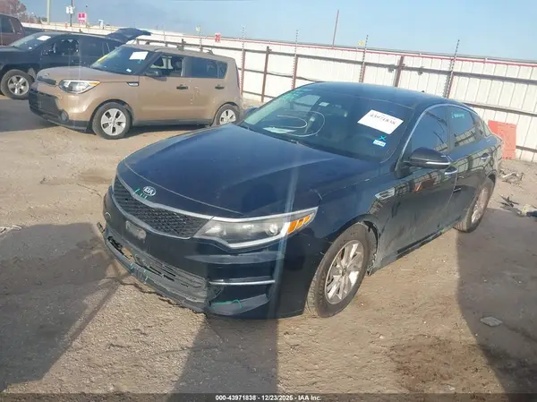 5XXGT4L31JG217723 2018 KIA OPTIMA - Image 2
