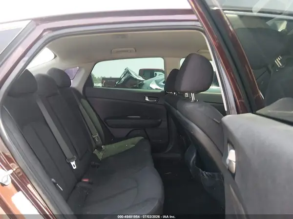 5XXGT4L31JG220198 2018 KIA OPTIMA - Image 8