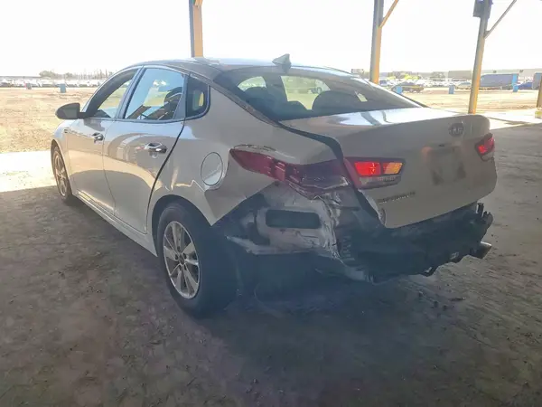 5XXGT4L31JG222565 2018 KIA OPTIMA - Image 2