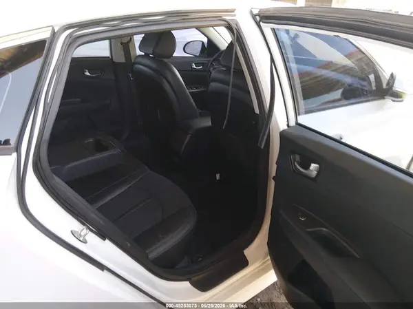 5XXGT4L31JG228558 2018 KIA OPTIMA - Image 8