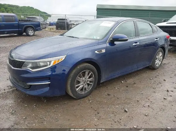 5XXGT4L31JG229418 2018 KIA OPTIMA - Image 2