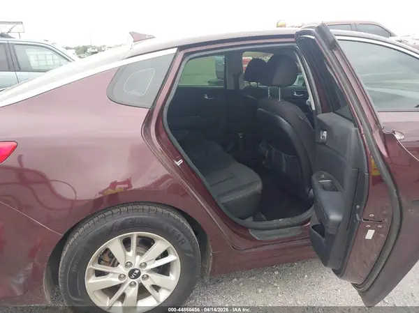 5XXGT4L31JG232223 2018 KIA OPTIMA - Image 8