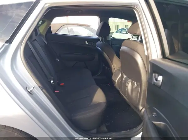 5XXGT4L31JG232237 2018 KIA OPTIMA - Image 8