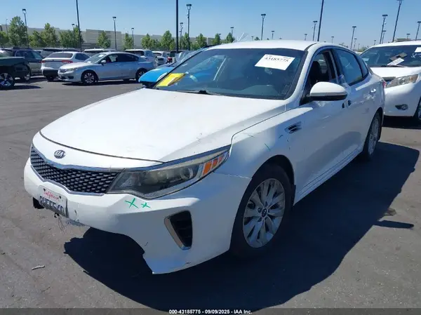 5XXGT4L31JG233050 2018 KIA OPTIMA - Image 2